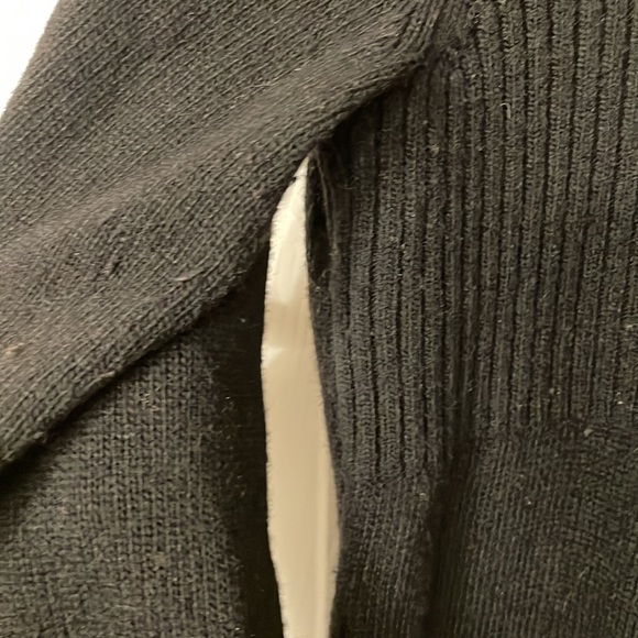 BR Turtleneck Sweater - Picture 3 of 5